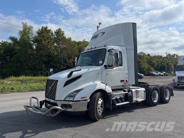 Volvo VNL 300 Trekkers