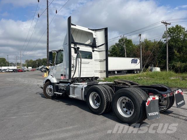 Volvo VNL 300 Trekkers