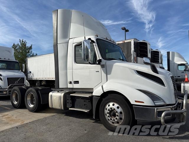 Volvo VNL 300 Trekkers