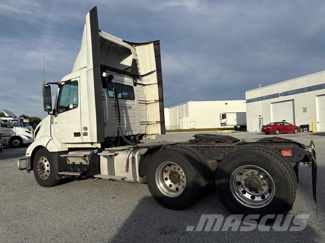 Volvo VNL 300 Trekkers