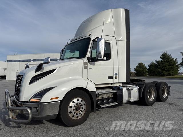 Volvo VNL 300 Trekkers