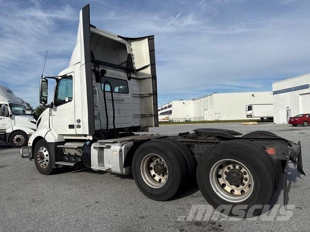 Volvo VNL 300 Trekkers