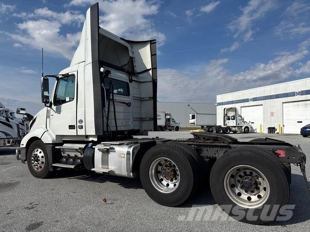 Volvo VNL 300 Trekkers