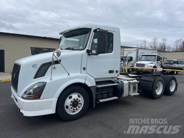 Volvo VNL64T Trekkers