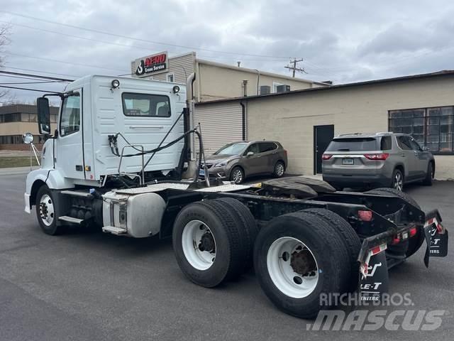 Volvo VNL64T Trekkers