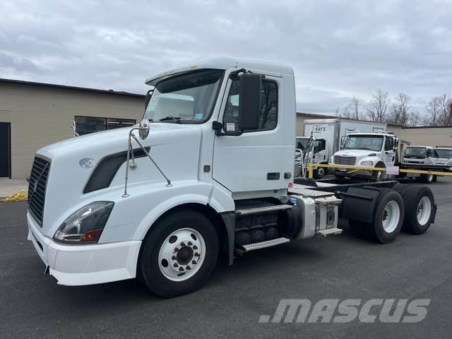 Volvo VNL64T Trekkers