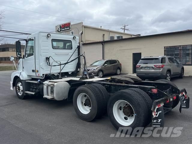 Volvo VNL64T Trekkers
