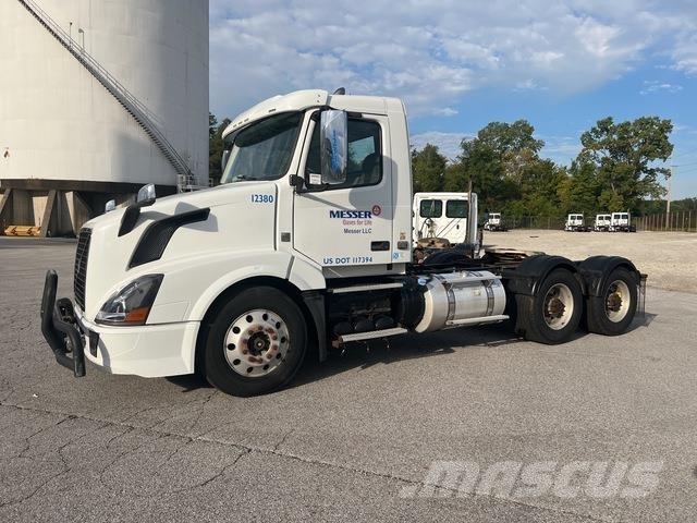 Volvo VNL64T Trekkers