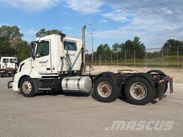 Volvo VNL64T Trekkers