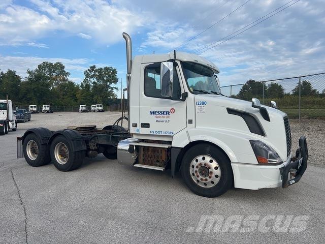 Volvo VNL64T Trekkers
