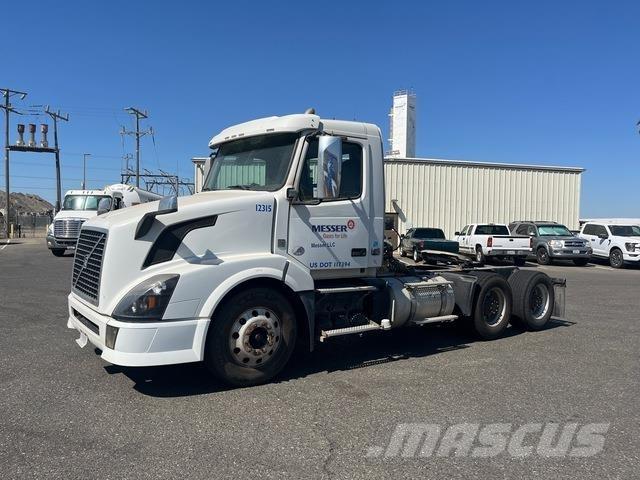 Volvo VNL64T Trekkers