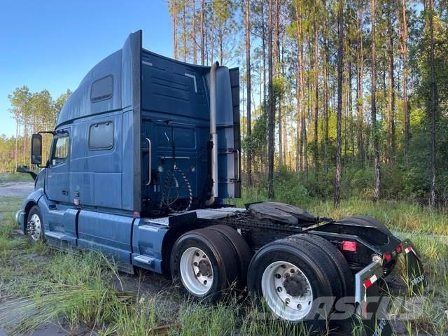 Volvo VNL860 Trekkers