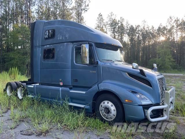 Volvo VNL860 Trekkers