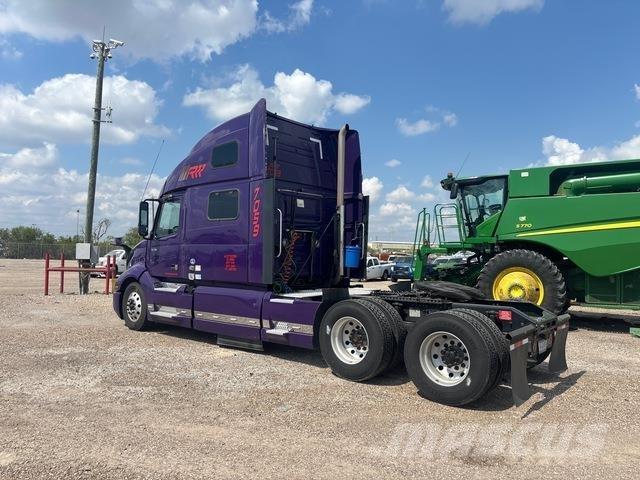 Volvo VNL860 Trekkers