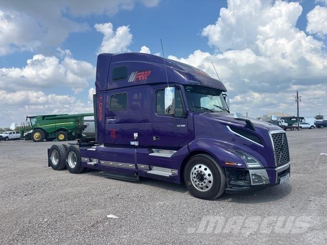 Volvo VNL860 Trekkers