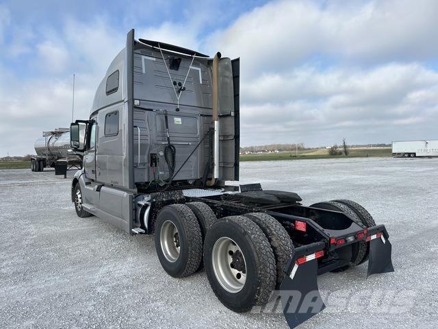 Volvo VNL860 Trekkers
