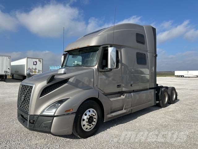 Volvo VNL860 Trekkers