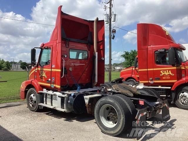 Volvo VNM42T Trekkers