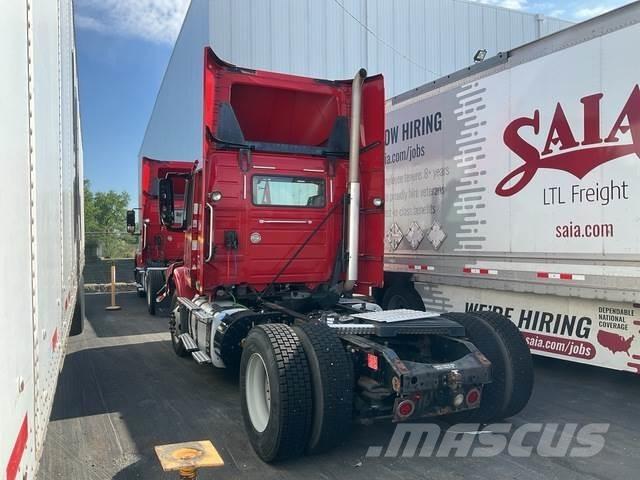 Volvo VNM42T Trekkers