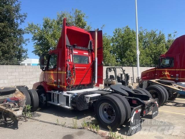 Volvo VNM42T Trekkers