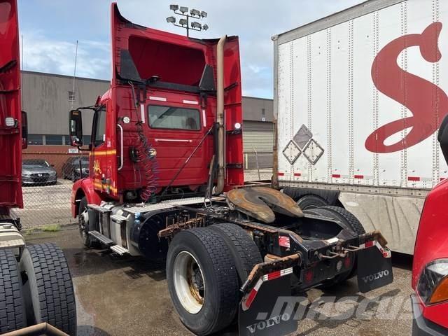 Volvo VNM42T Trekkers