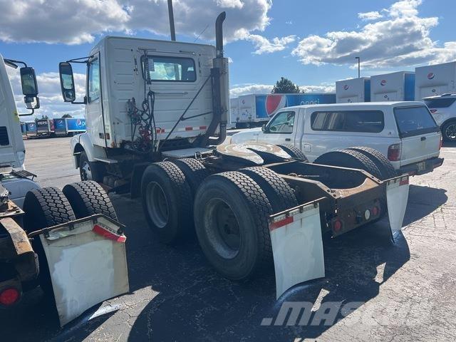 Volvo VNM64T Trekkers