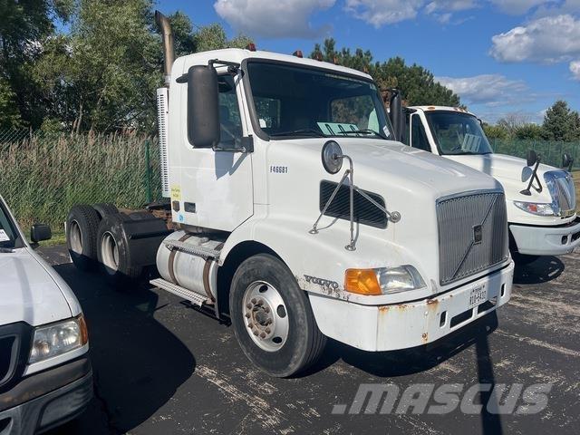 Volvo VNM64T Trekkers