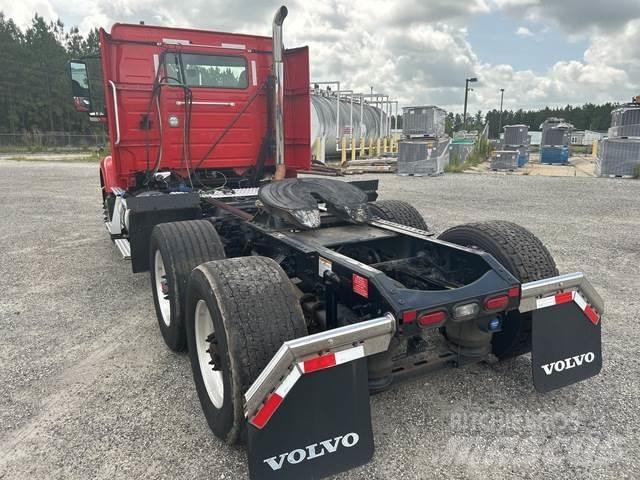 Volvo VNR Trekkers