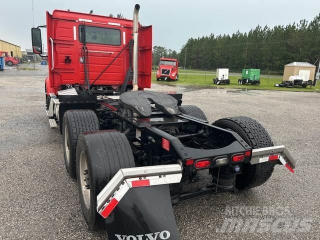 Volvo VNR Trekkers