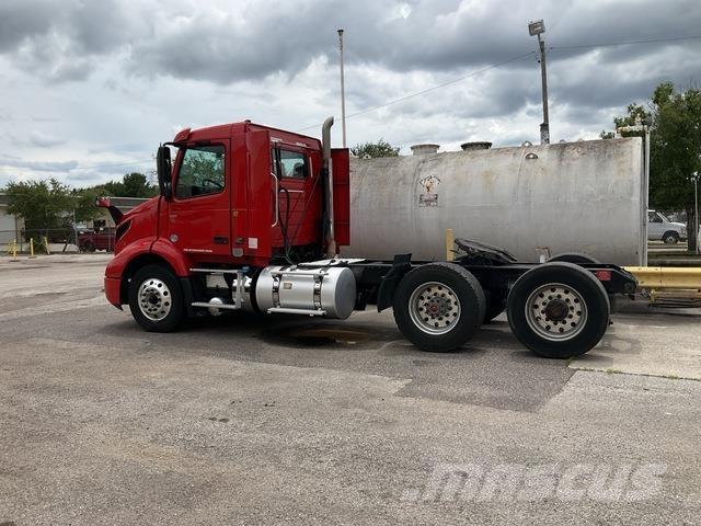 Volvo VNR Trekkers