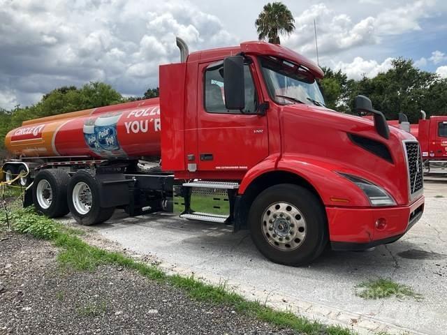 Volvo VNR Trekkers