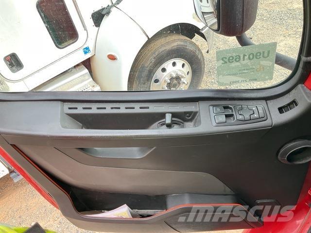 Volvo VNR Trekkers