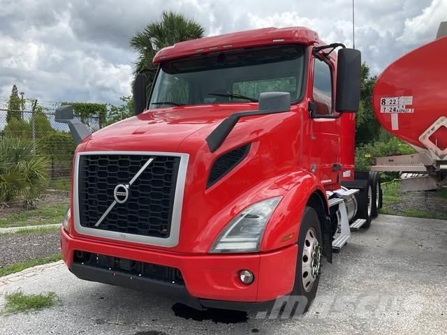 Volvo VNR Trekkers