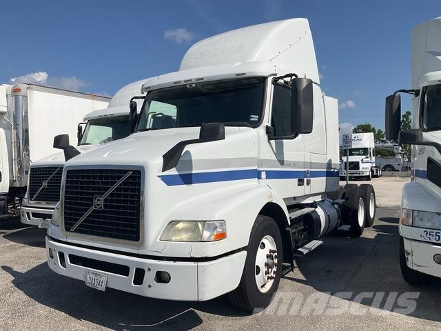 Volvo VNR64T Trekkers