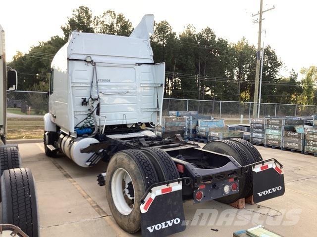 Volvo VNR64T Trekkers