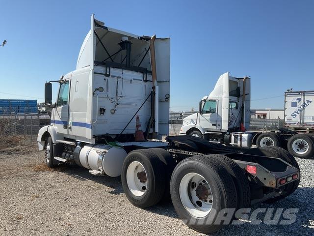 Volvo VNR64T Trekkers