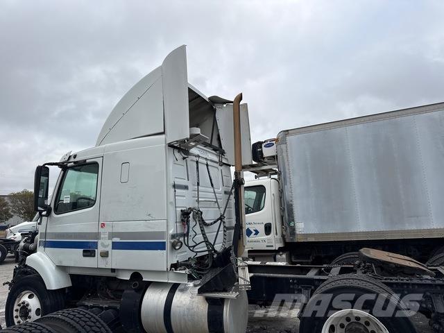 Volvo VNR64T Trekkers