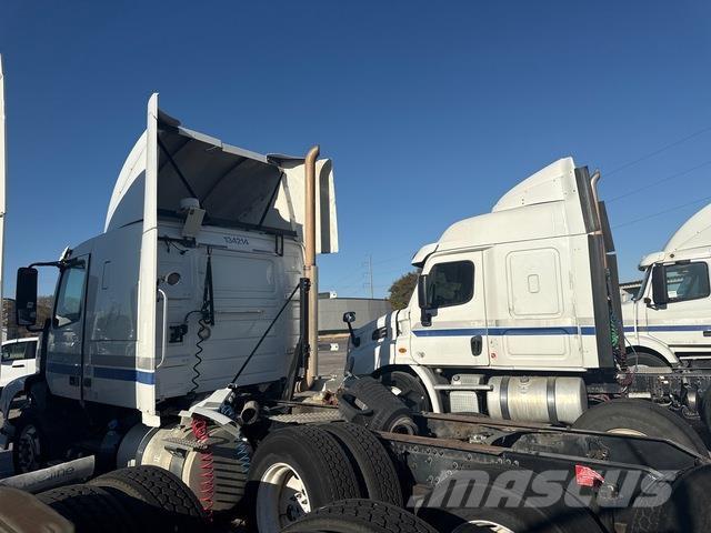 Volvo VNR64T Trekkers