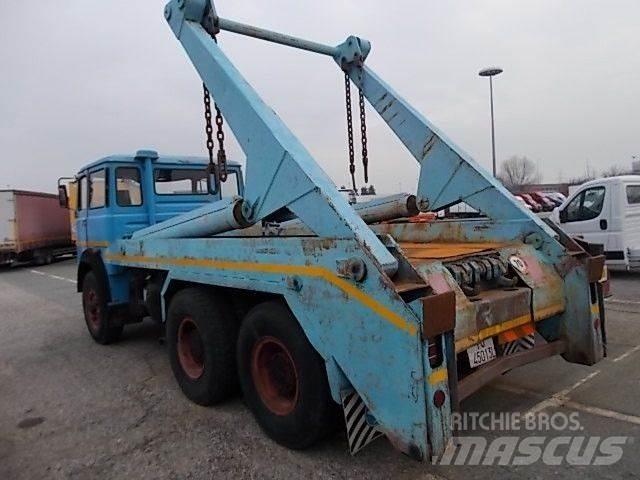 Fiat 697 NP Vrachtwagen met containersysteem