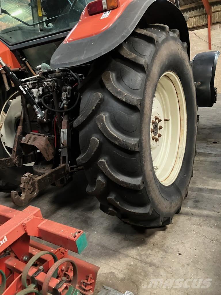 BKT 520/70R38 Banden, wielen en velgen