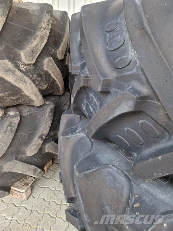 BKT 520/85R42 Banden, wielen en velgen