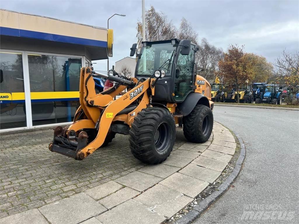 CASE 321F Wielladers