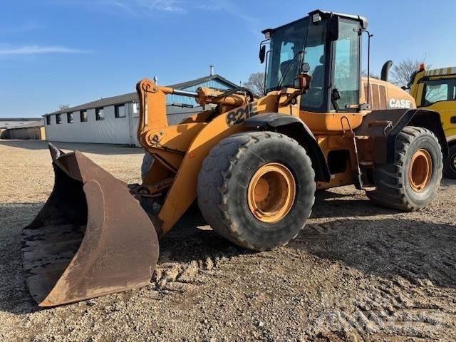 CASE 821E Wielladers