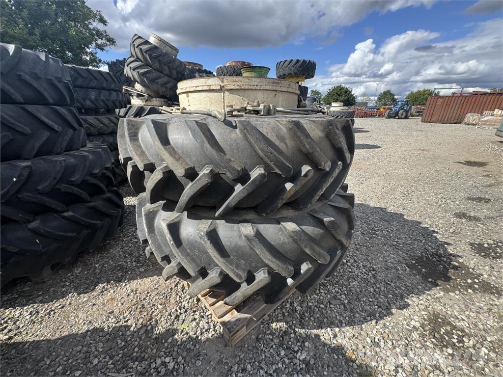 Datho 20.8R38 Banden, wielen en velgen