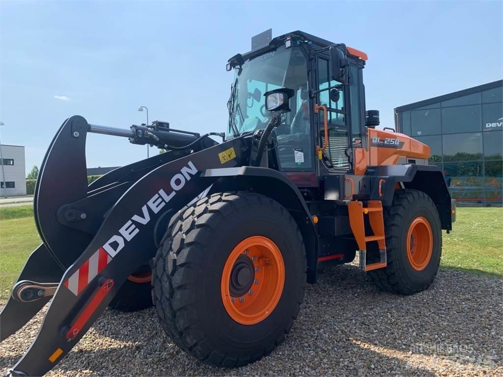 Develon DL250-7 Wielladers