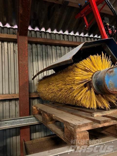 GMR FM 1200 KOST Veegmachines