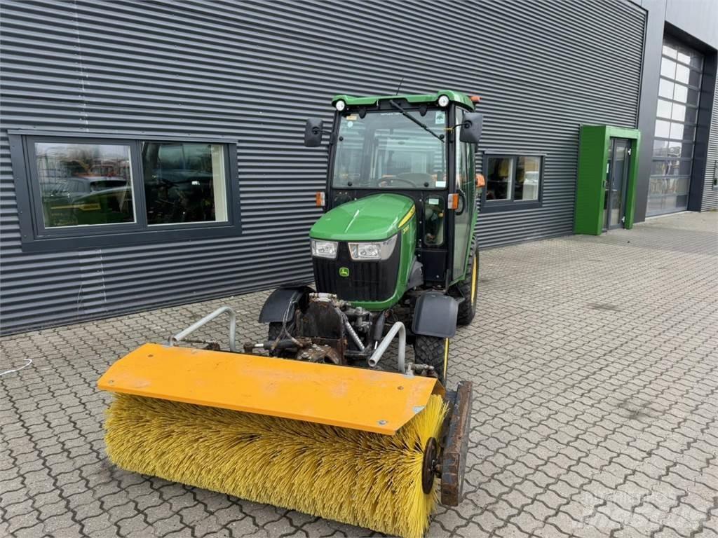 John Deere 2036R Compacttrekkers