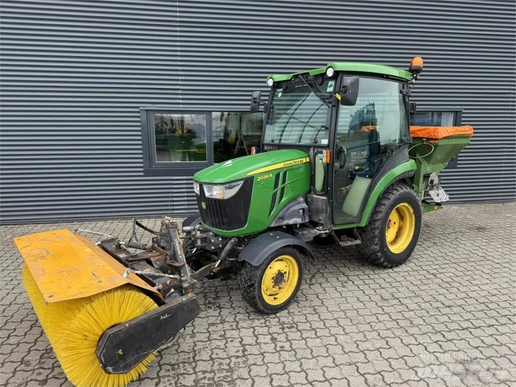 John Deere 2036R Compacttrekkers