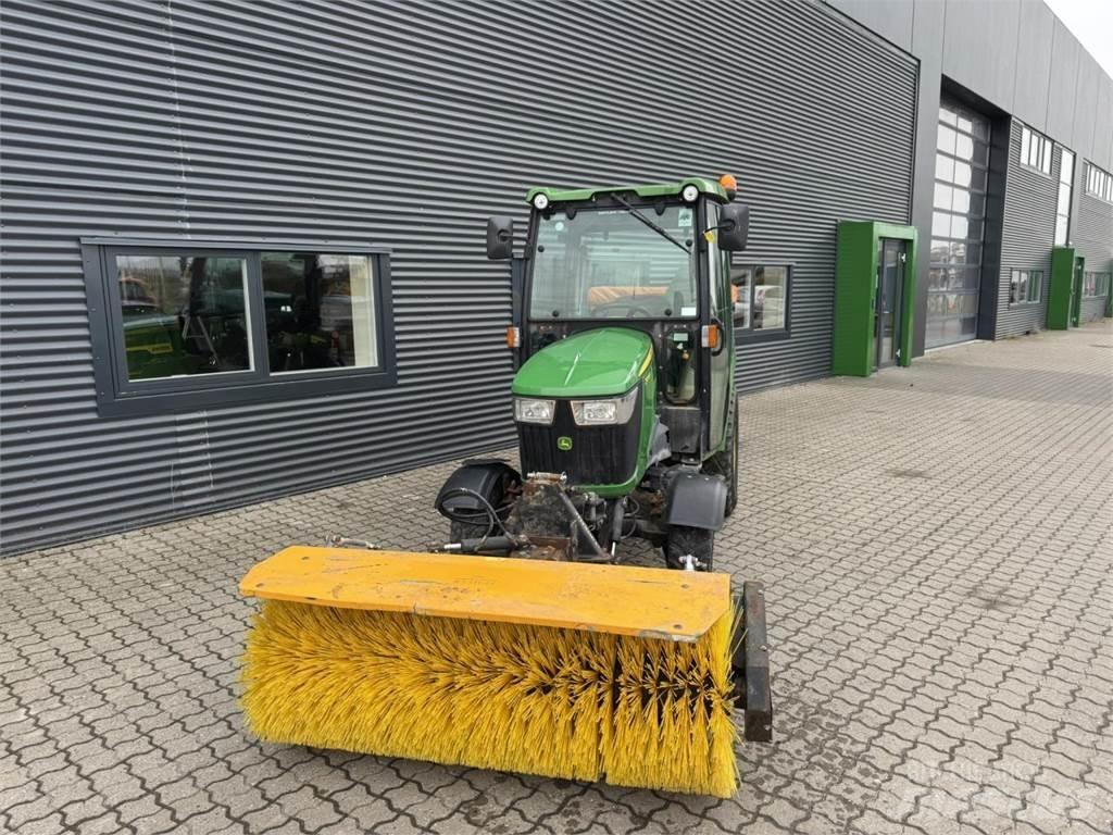 John Deere 2036R Compacttrekkers