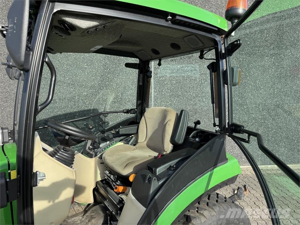 John Deere 2038R Compacttrekkers